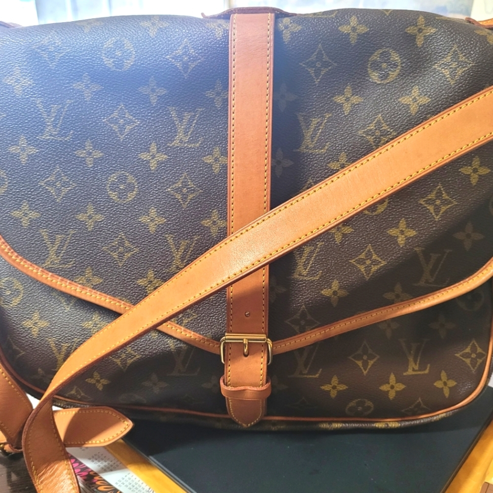 AUTHENTIC Louis Vuitton Saumur 35